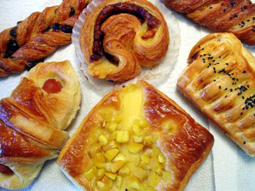 Paris Baguette offers a variety of pastries from green tea bagels to ham and cheese croissant.