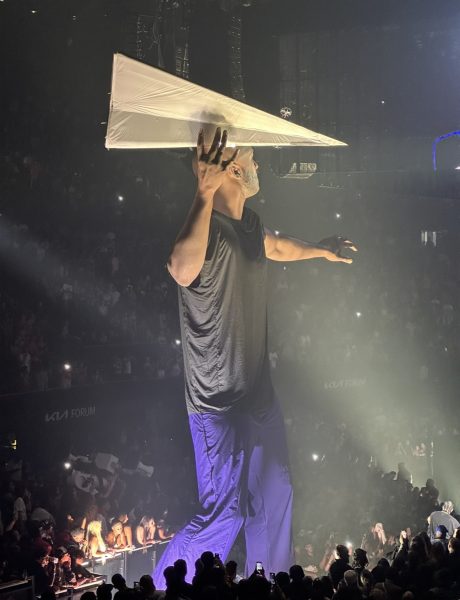 Drake Puts Up A Massive Virgil Abloh Statue On It's All A Blur Tour