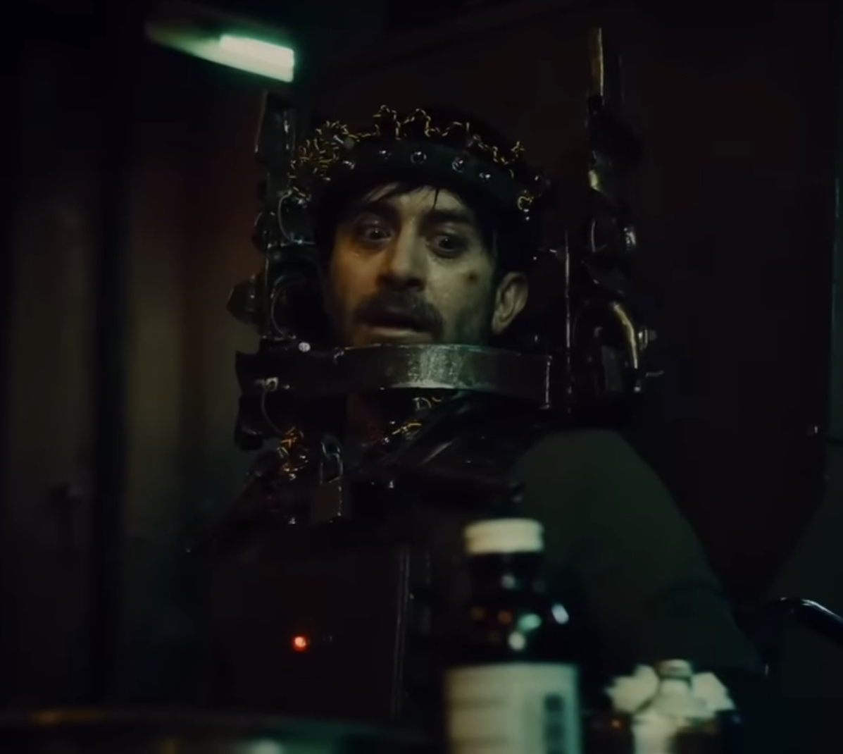 The Brain Surgery Trap. Meteo is strapped to a chair with a helmet connected to electrodes stuck to his head. Mateo must conduct surgery on himself with the help of a monitor showing a feed of his head. He must place the extracted tissue Failure to conduct the surgery will result in heat coils in the mask to melt the victims face. 

