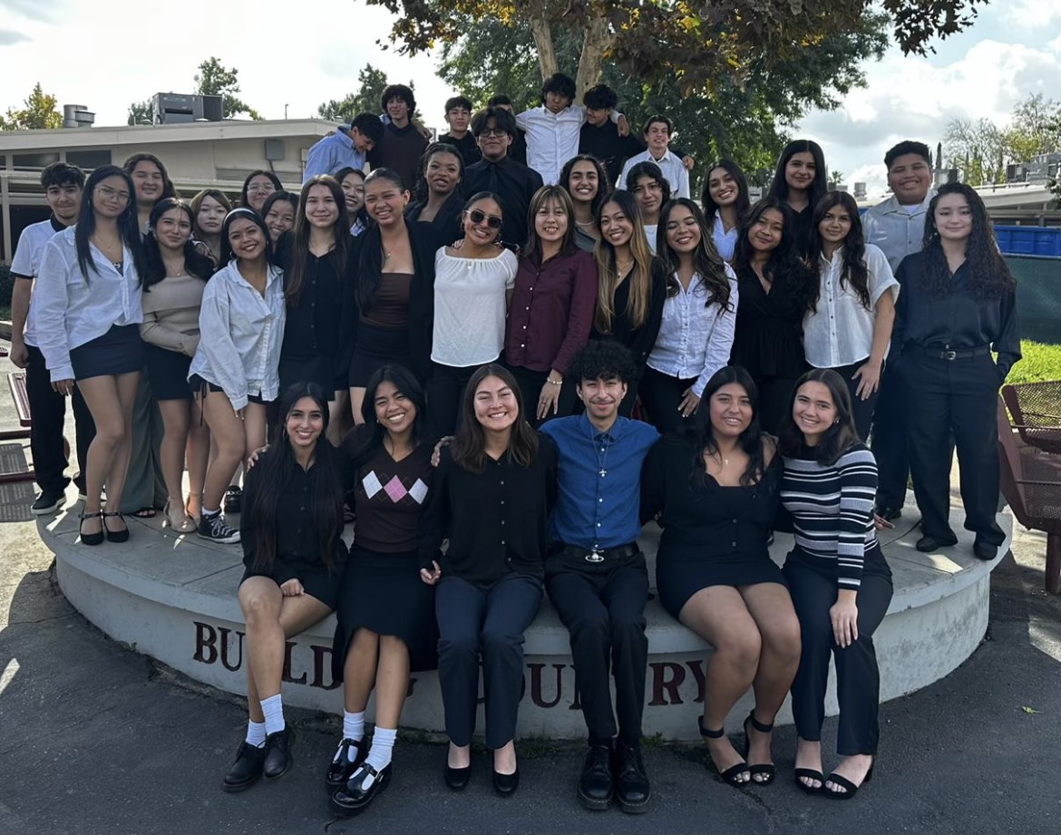 +ASB+takes+a+formal+photo+before+their+weekly+class+meetings+held+every+Thursday+with+the+endless+workshop+hours+due+and+high+expectations%2C+causing+them+to+reconsider+their+priorities+while+being+in+the+class.+%0A