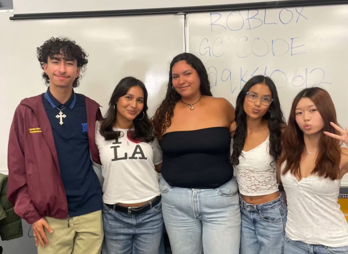 From left to right seniors Alejandro Martinez Cavazos, Sophea Rios, Kristina Fuentes, and sophomores Francesca Rios and Adelia Li on their first Roblox club meeting on Oct. 2 in room M-5. The meeting discussed what their club is about and introduced their officers as it was kept a secret until the day of the meeting. 