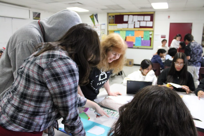 Science department teacher Sharon Pedersen helps freshman biology students Abraham Espinosa, Fernanda Miranda, and Elena Padilla (from left to right) with their project. Pederson shared that in her time teaching one thing she valued was the diversity of students she got to meet.  “I really like the students. I like that there is a nice variety (of) all kinds of students. It’s not super cookie cutter, where all the kids are the same,” Pedersen said.