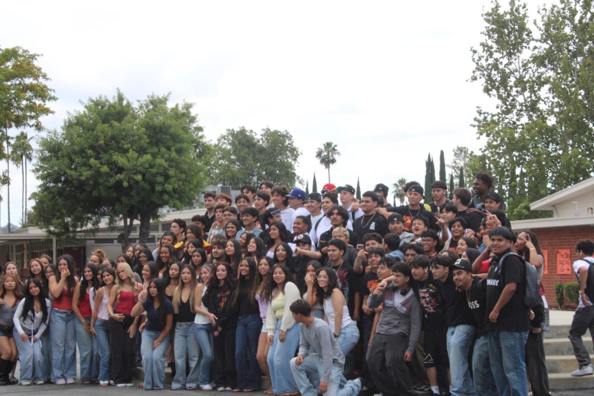 Class of 2026 gather at the circle stage in the quad to take one last class picture. 